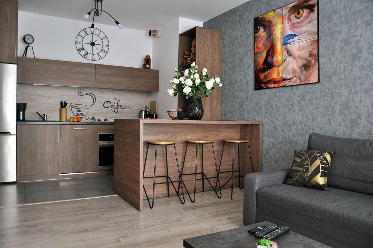 Q Apart Gold-Trzy Pokoje, Manufaktura, Klimatyzacja I Garaz Gratis, Tv Max, Fv, Gwarancja Zadowolenia Łódź Exteriör bild